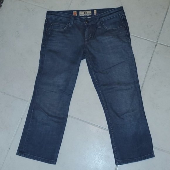 Juicy Couture Women's Capri denim Fitted Jeans. 27 - Picture 2 of 13